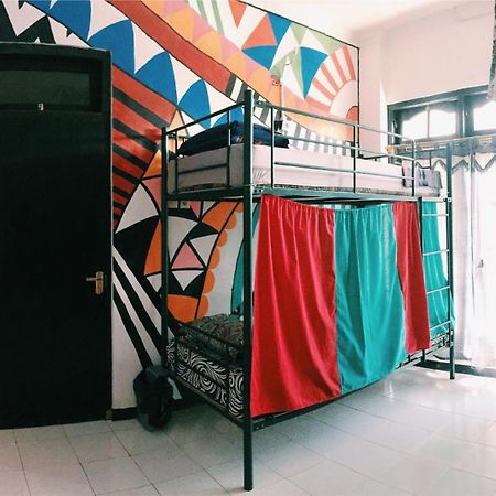 Hati Hati Hostel Yogyakarta Exterior photo