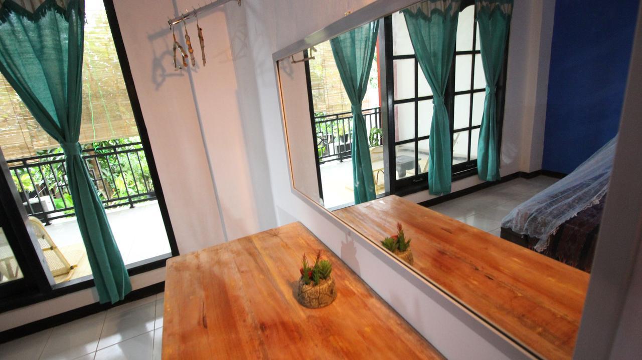 Hati Hati Hostel Yogyakarta Exterior photo