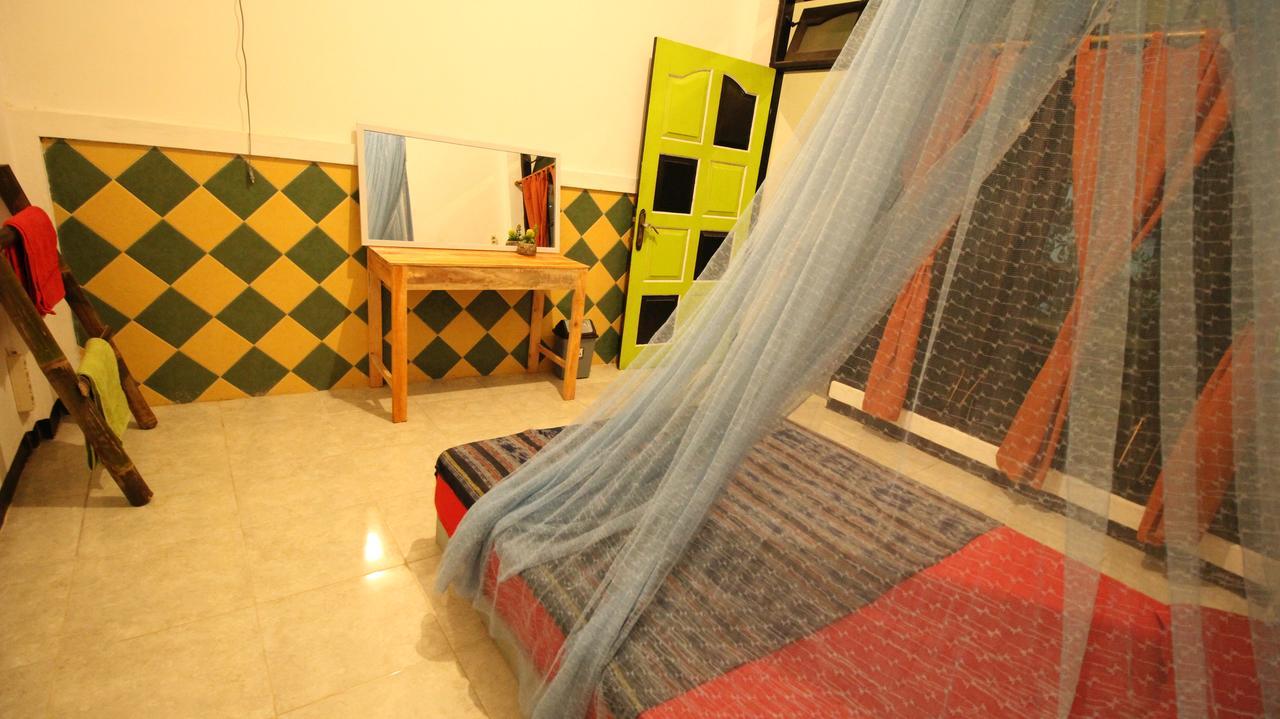 Hati Hati Hostel Yogyakarta Exterior photo