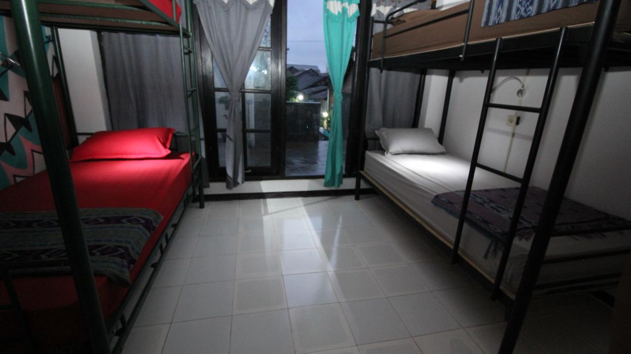 Hati Hati Hostel Yogyakarta Exterior photo
