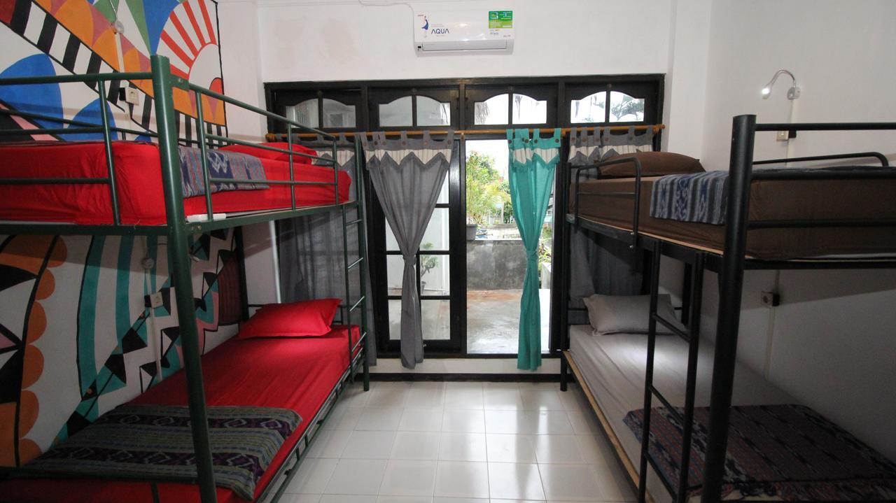 Hati Hati Hostel Yogyakarta Exterior photo