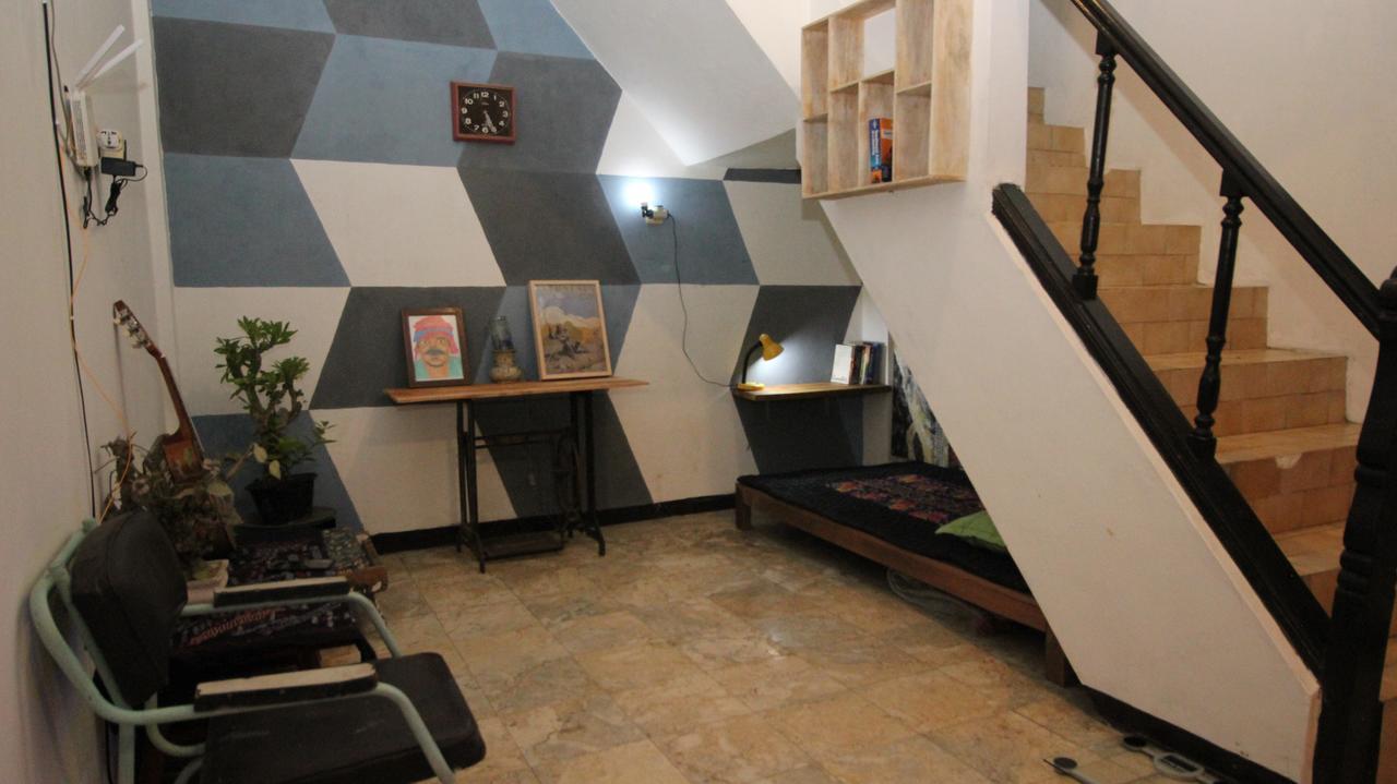 Hati Hati Hostel Yogyakarta Exterior photo