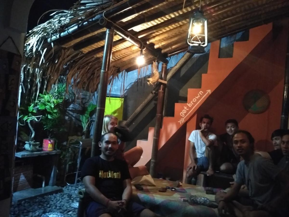 Hati Hati Hostel Yogyakarta Exterior photo