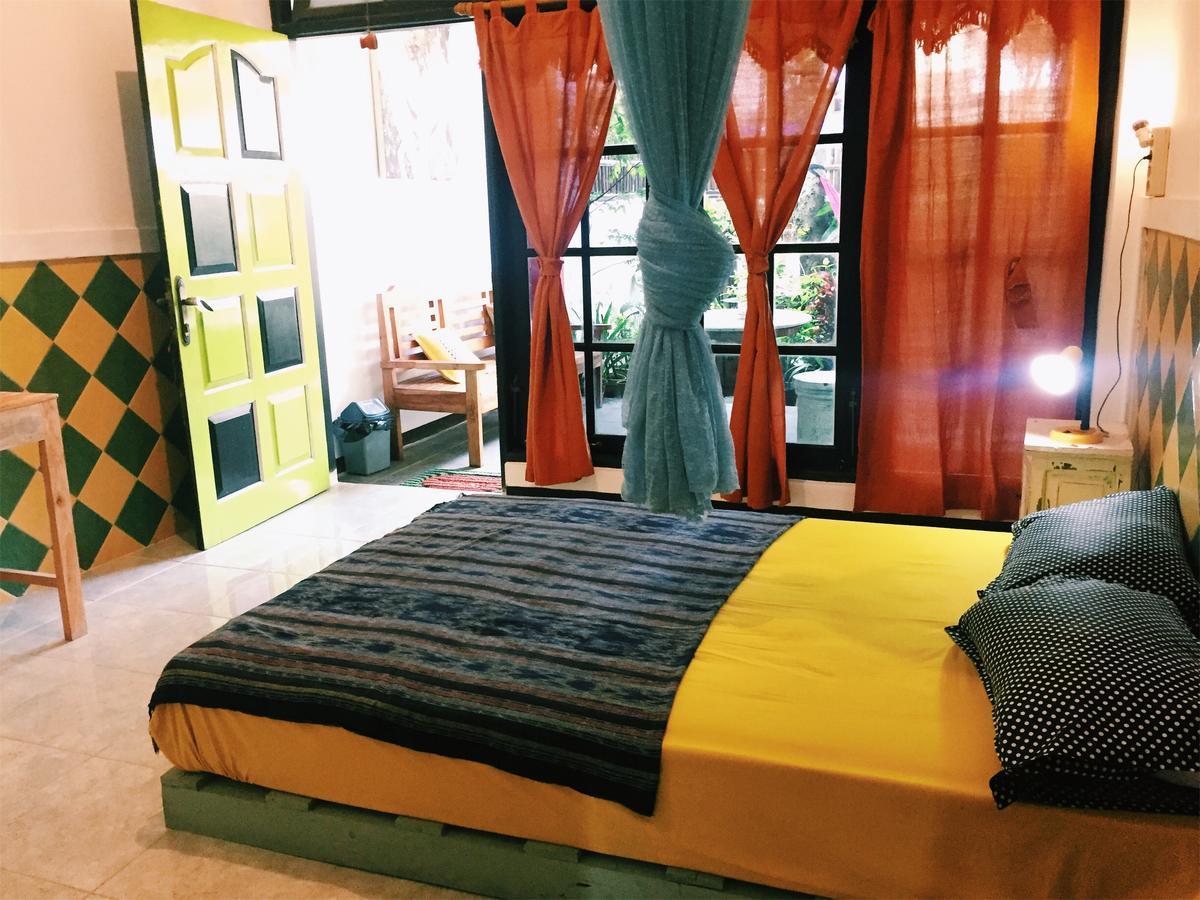 Hati Hati Hostel Yogyakarta Exterior photo